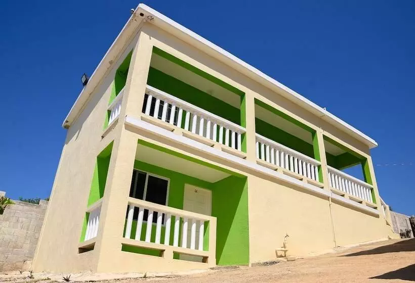 هتل Sea Coast Inn & Suites