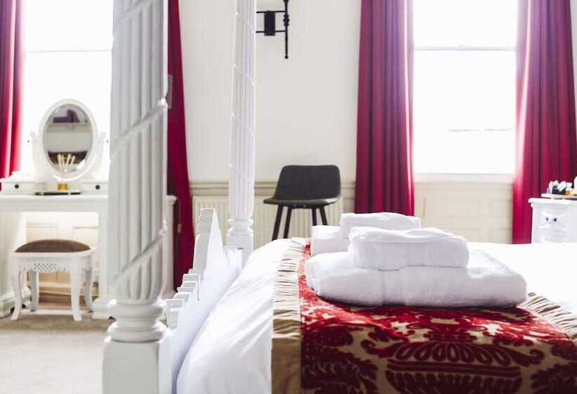 Отель The Old Crown Coaching Inn