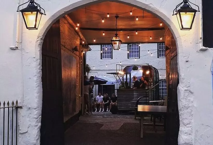 Hotelli The Old Crown Coaching Inn