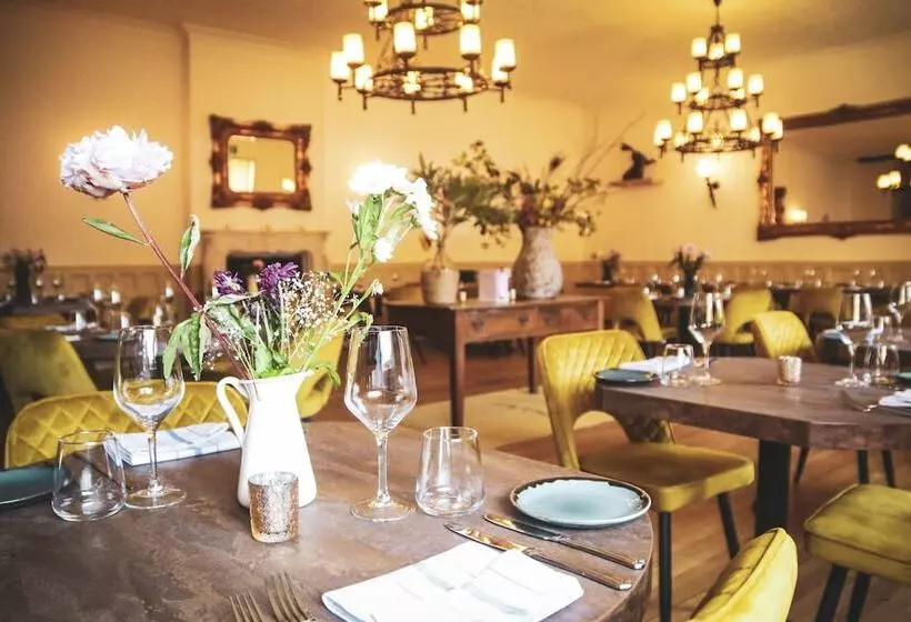 Hotelli The Old Crown Coaching Inn