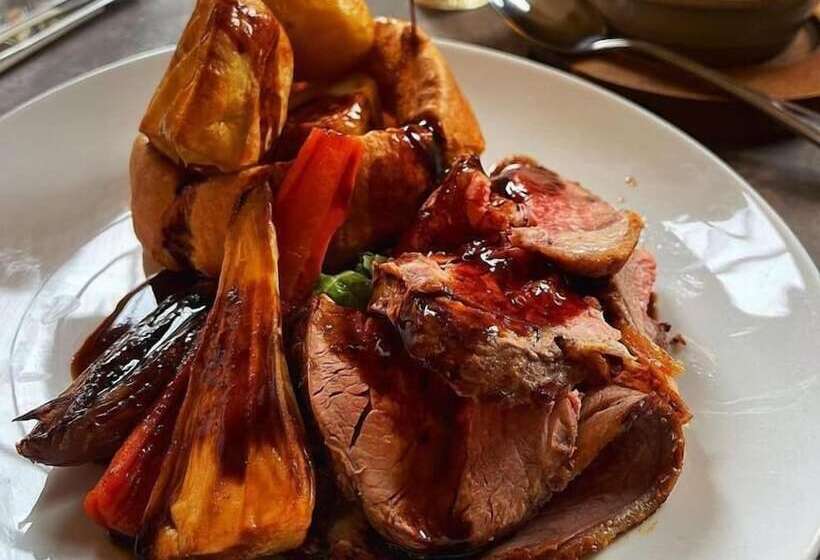 Отель The Old Crown Coaching Inn