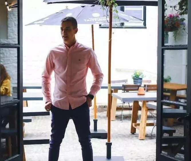 Hotelli The Old Crown Coaching Inn