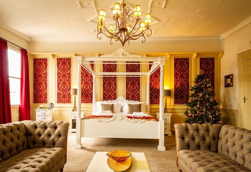 Отель The Old Crown Coaching Inn