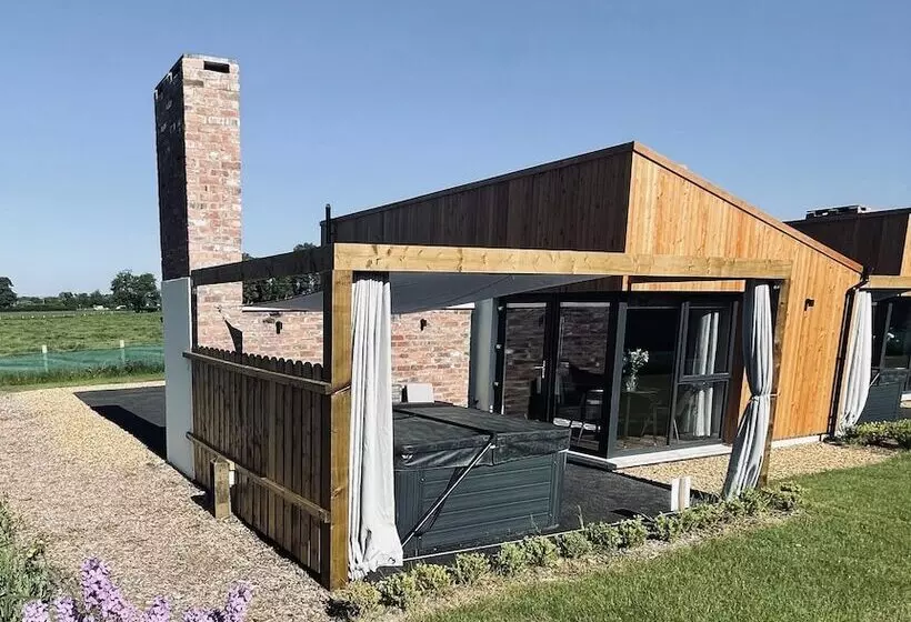 Hotelli The River Bann Retreat