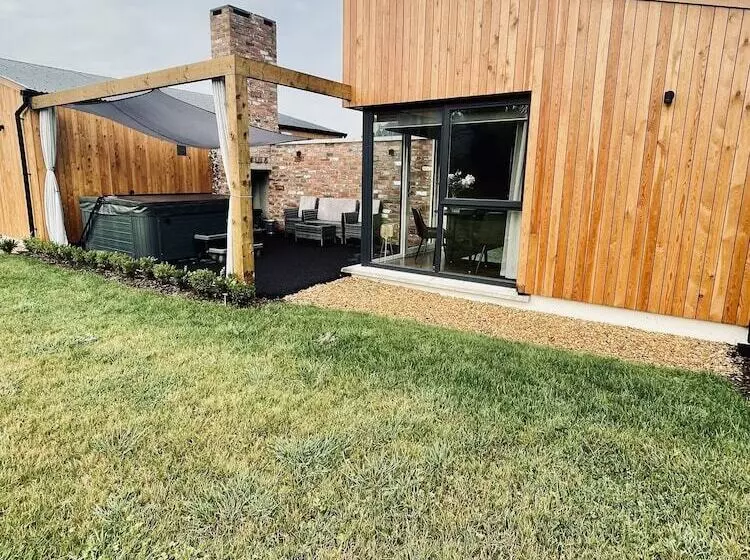 Hotelli The River Bann Retreat