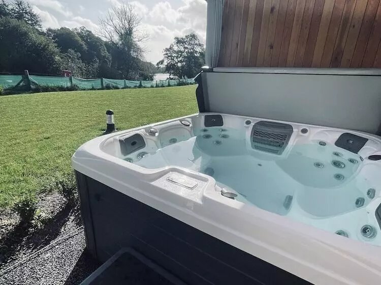 Hotelli The River Bann Retreat