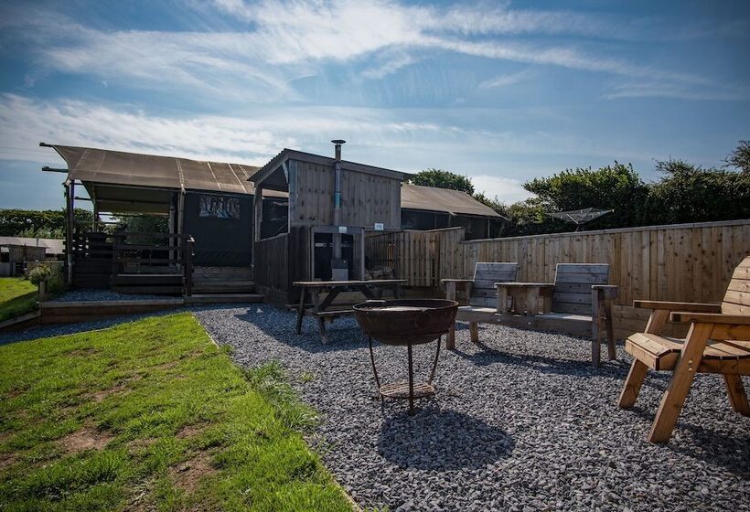 فندق Three Cliffs Glamping Tent Llangennith