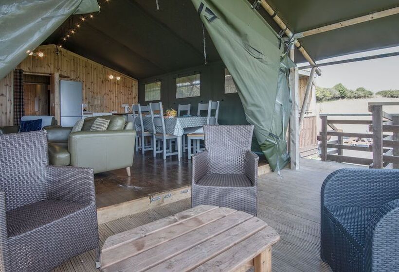 فندق Three Cliffs Glamping Tent Llangennith