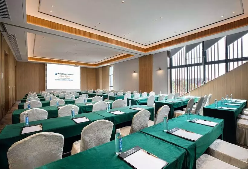 Hotelli Wyndham Grand Plaza Royale Xiangai Mountain Fuzhou