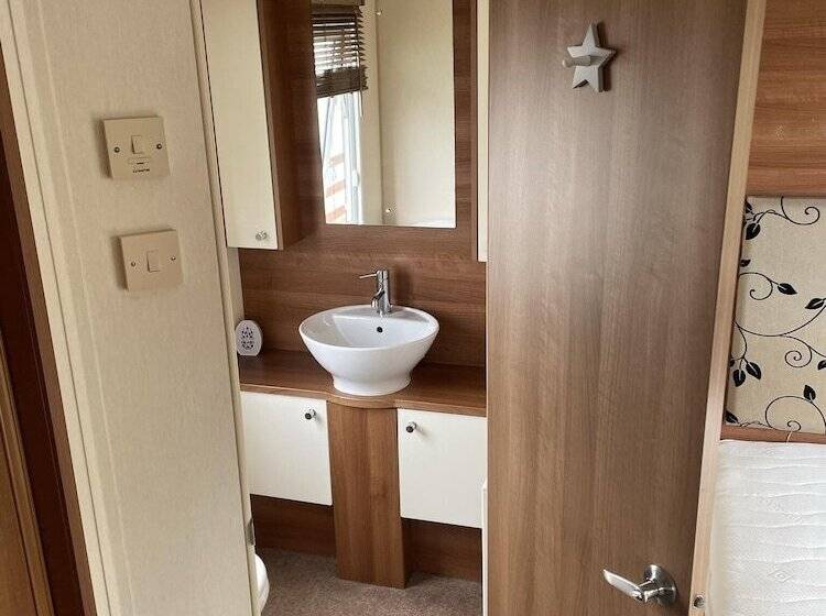 إقامة 2 Bedroom Parkhome In Uddingston, Glasgow