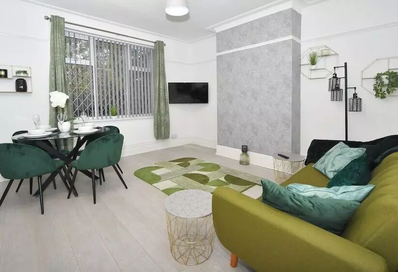 レジデンス Beautiful 3 Bed House By Ministays Stoke On Trent