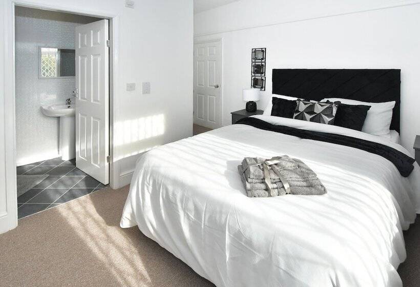 레지던스 Beautiful 3 Bed House By Ministays Stoke On Trent