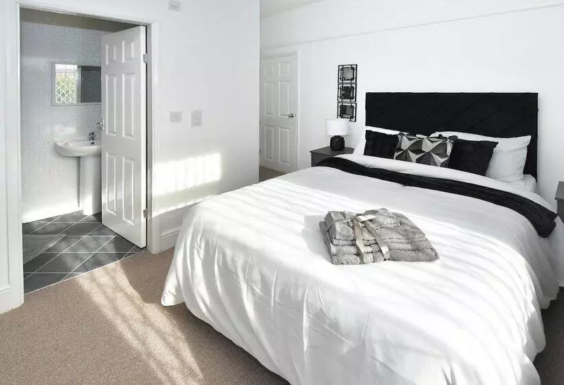 レジデンス Beautiful 3 Bed House By Ministays Stoke On Trent