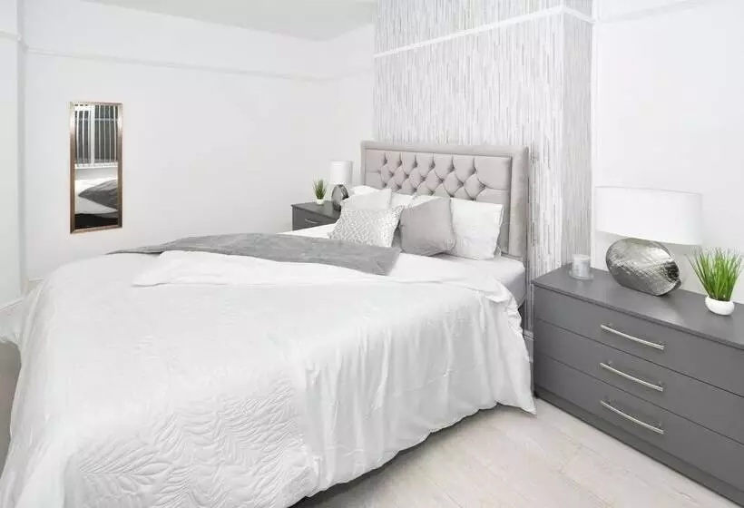 レジデンス Beautiful 3 Bed House By Ministays Stoke On Trent