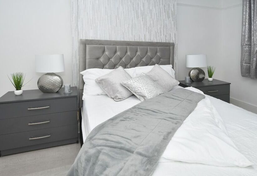 레지던스 Beautiful 3 Bed House By Ministays Stoke On Trent