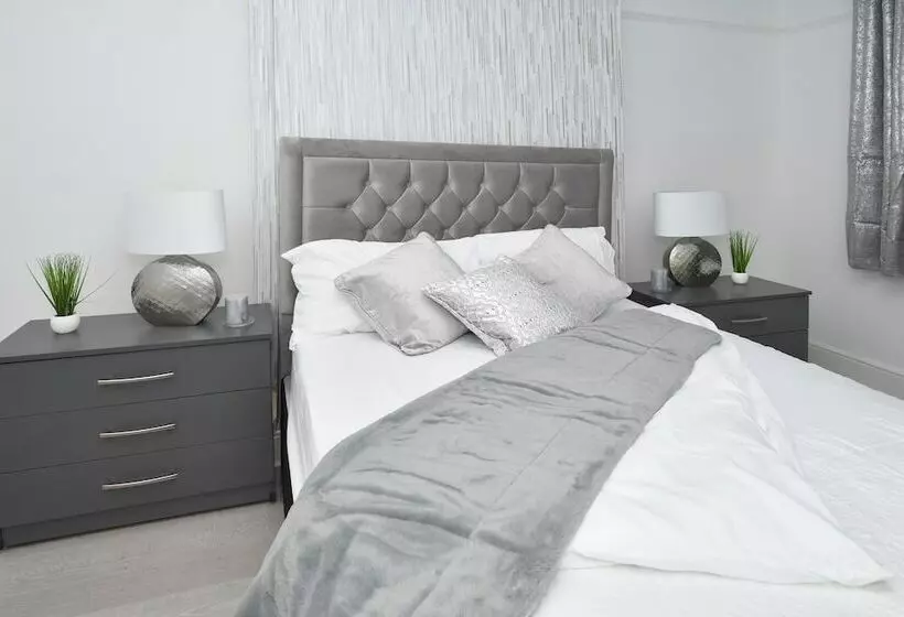 レジデンス Beautiful 3 Bed House By Ministays Stoke On Trent