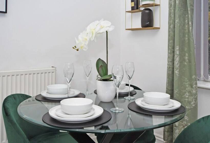 레지던스 Beautiful 3 Bed House By Ministays Stoke On Trent