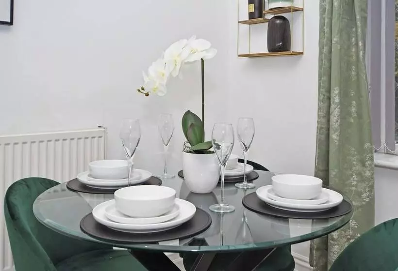 レジデンス Beautiful 3 Bed House By Ministays Stoke On Trent