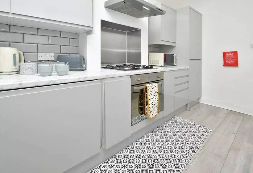 レジデンス Beautiful 3 Bed House By Ministays Stoke On Trent