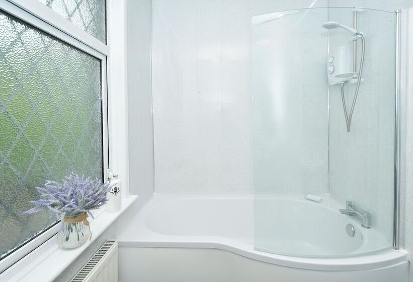 레지던스 Beautiful 3 Bed House By Ministays Stoke On Trent