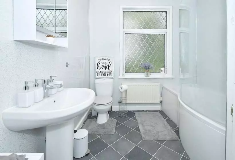 レジデンス Beautiful 3 Bed House By Ministays Stoke On Trent