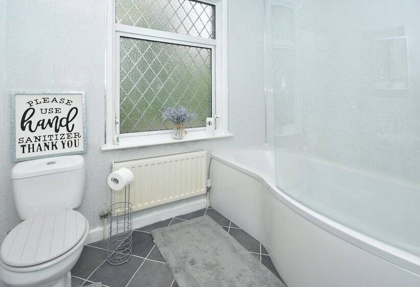 레지던스 Beautiful 3 Bed House By Ministays Stoke On Trent
