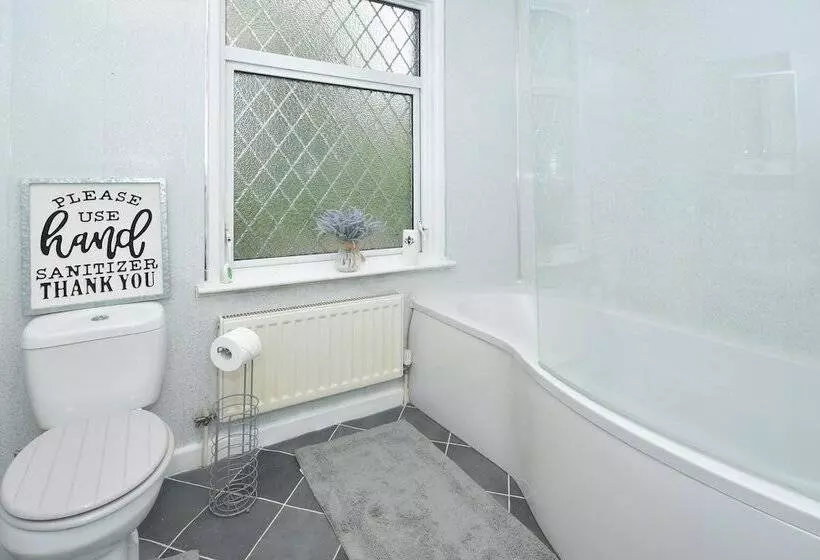 レジデンス Beautiful 3 Bed House By Ministays Stoke On Trent