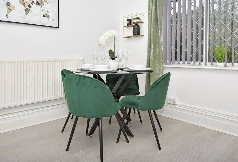 레지던스 Beautiful 3 Bed House By Ministays Stoke On Trent