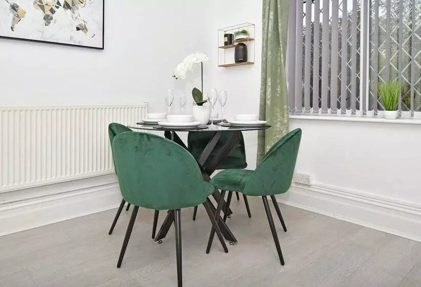 レジデンス Beautiful 3 Bed House By Ministays Stoke On Trent