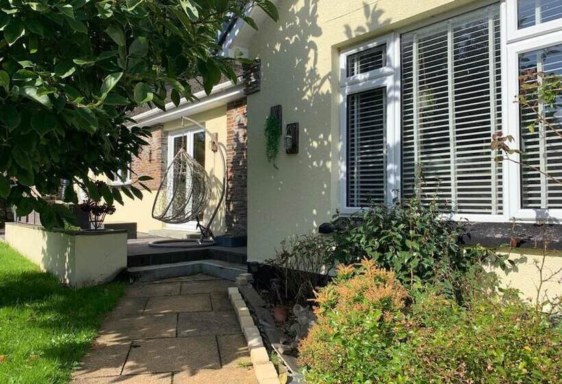 إقامة Impeccable 3 Bed Bungalow Near Launceston