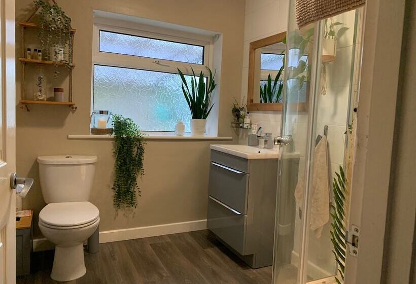 إقامة Impeccable 3 Bed Bungalow Near Launceston