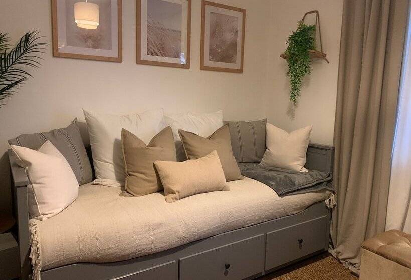 إقامة Impeccable 3 Bed Bungalow Near Launceston