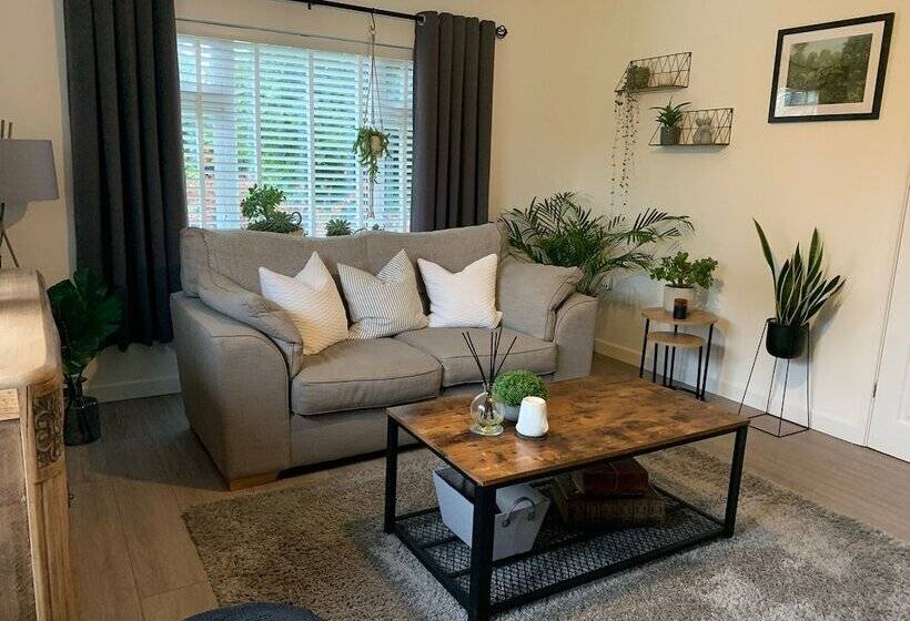 إقامة Impeccable 3 Bed Bungalow Near Launceston