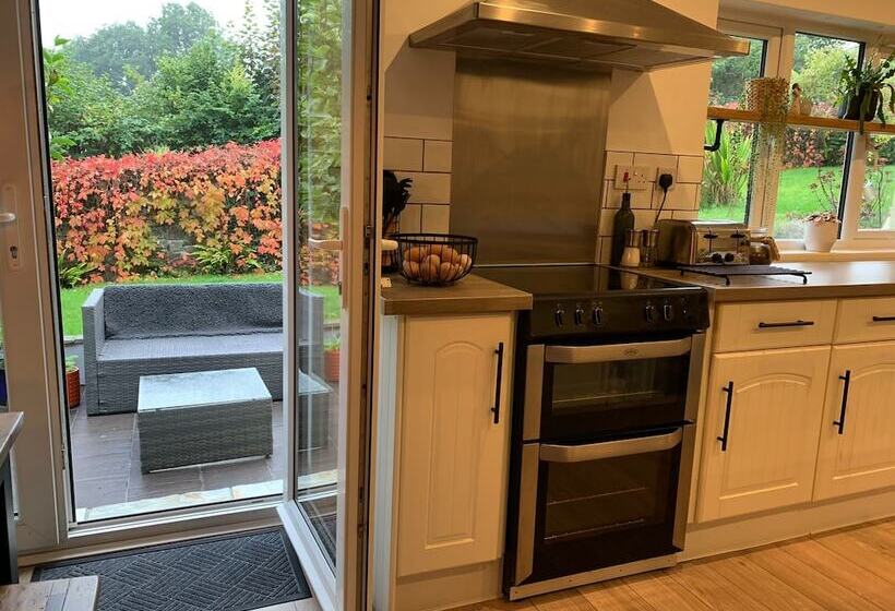 إقامة Impeccable 3 Bed Bungalow Near Launceston