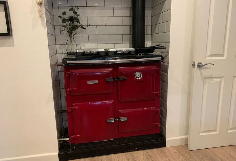 إقامة Impeccable 3 Bed Bungalow Near Launceston