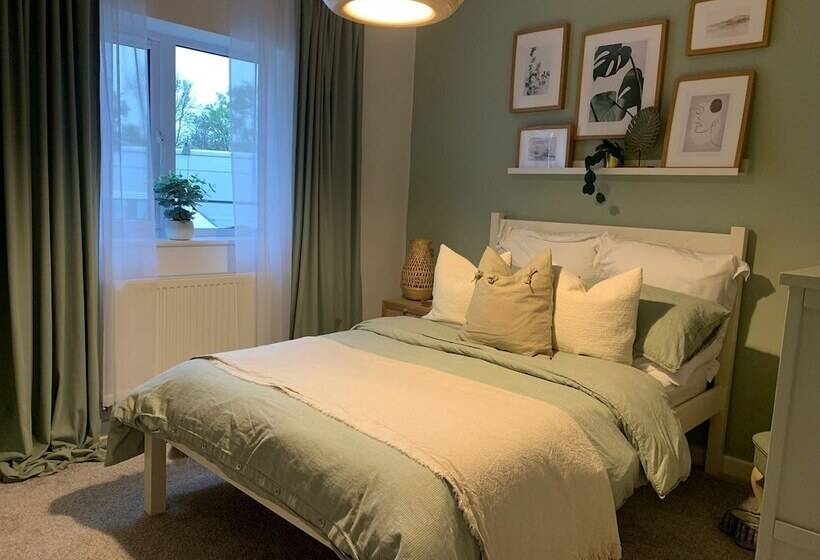 إقامة Impeccable 3 Bed Bungalow Near Launceston