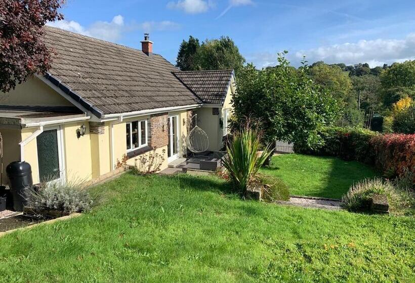 إقامة Impeccable 3 Bed Bungalow Near Launceston