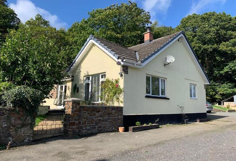 إقامة Impeccable 3 Bed Bungalow Near Launceston