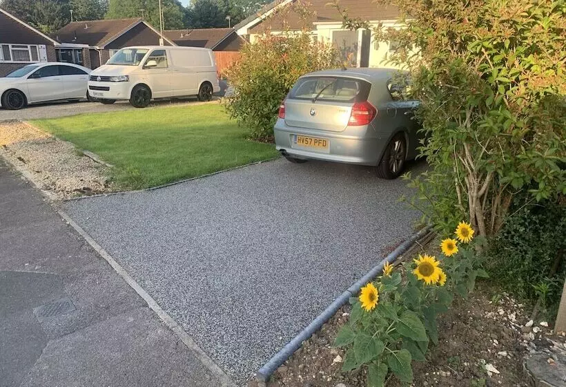 Residenssi Impeccable Bungalow In Fair Oak, Hampshire