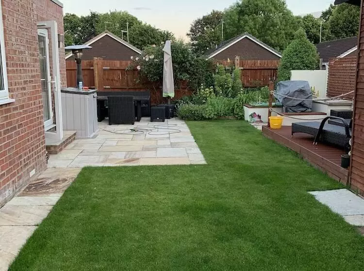 Residenssi Impeccable Bungalow In Fair Oak, Hampshire