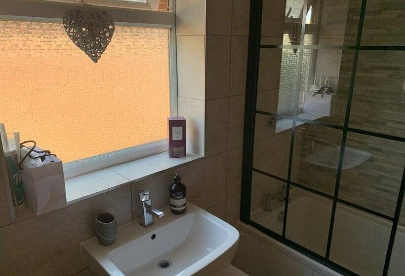 דירת נופש Impeccable Bungalow In Fair Oak, Hampshire