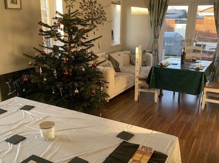 דירת נופש Impeccable Bungalow In Fair Oak, Hampshire