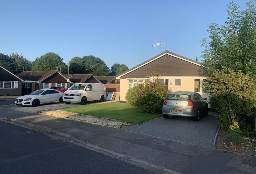 דירת נופש Impeccable Bungalow In Fair Oak, Hampshire