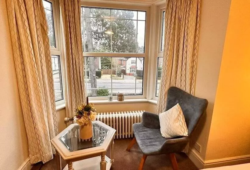 Pine Lodge Hotel & Restaurant Mansfield