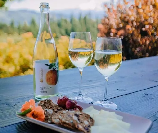 Aamiaismajoitus (B&B) Sakura Ridge The Farm & Lodge