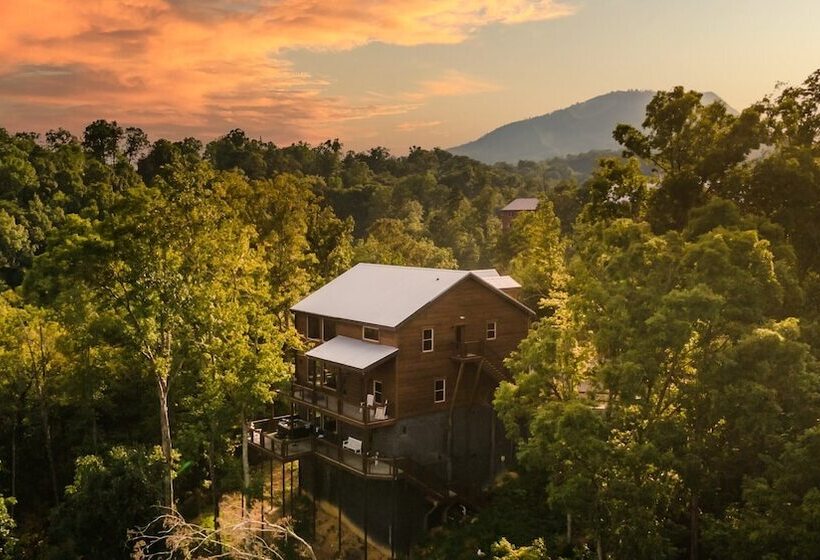 Copperhead By Avantstay Treetop Haven W/ Indoor Pool, Home Theatre & Game Room!!