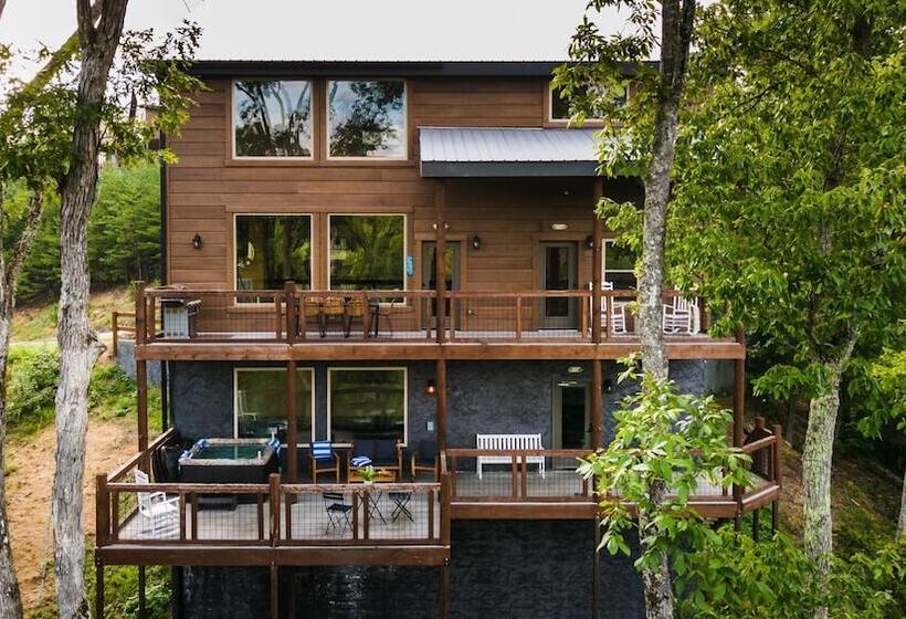 Copperhead By Avantstay Treetop Haven W/ Indoor Pool, Home Theatre & Game Room!!