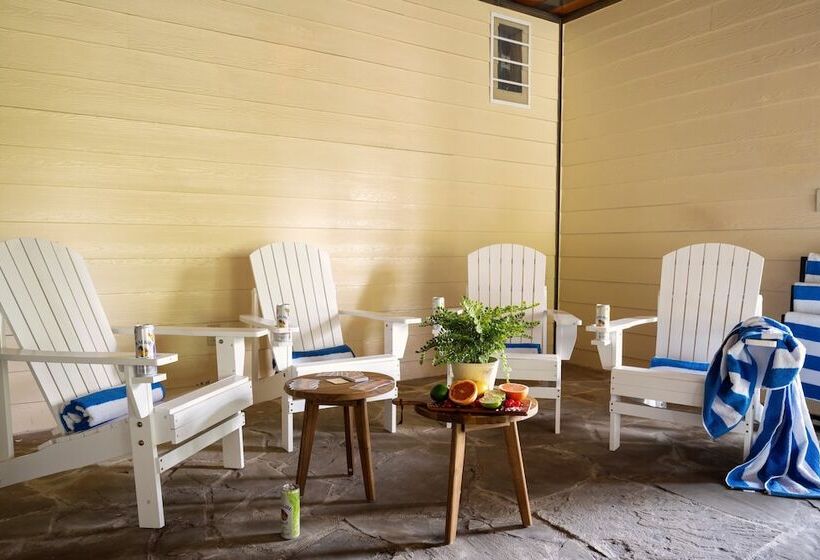 Copperhead By Avantstay Treetop Haven W/ Indoor Pool, Home Theatre & Game Room!!