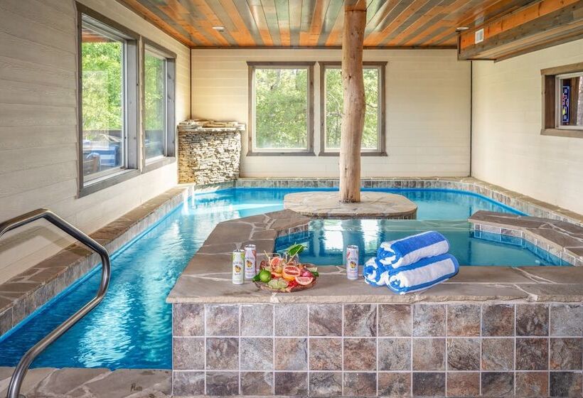 Copperhead By Avantstay Treetop Haven W/ Indoor Pool, Home Theatre & Game Room!!