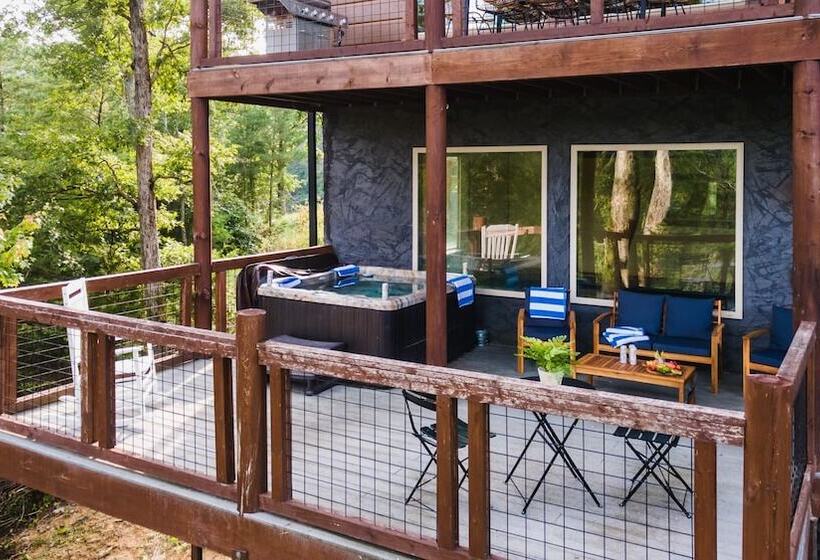 Copperhead By Avantstay Treetop Haven W/ Indoor Pool, Home Theatre & Game Room!!